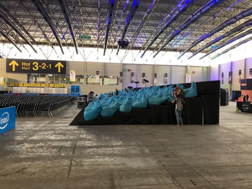 Intel ESL Gaming e-spor arenası