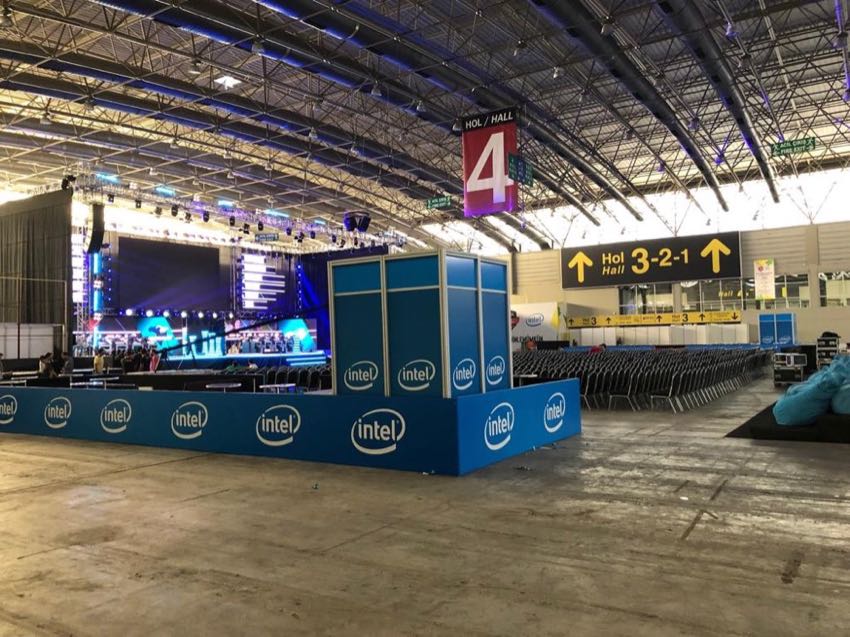 Intel e-spor sahne ve LED