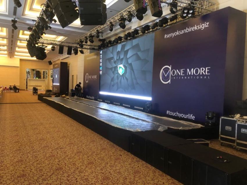 One More International sahne ve LED prodüksiyonu